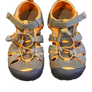 Like New, Keen, Kids Water/Hiking Sandals, Size 2